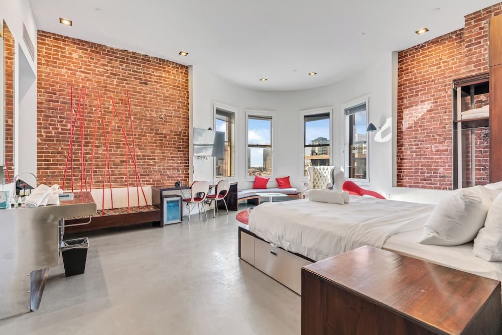 Superior Room, 1 King Bed, Private Bathroom, City View (Self check-in)