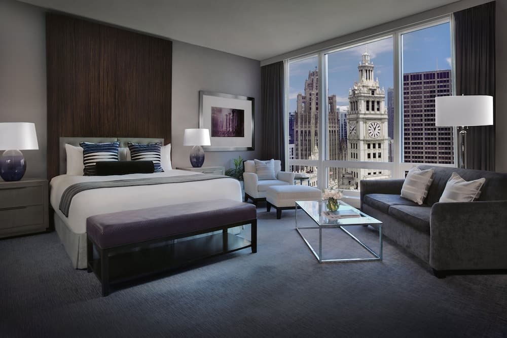 Executive Room, 1 King Bed, Lake View