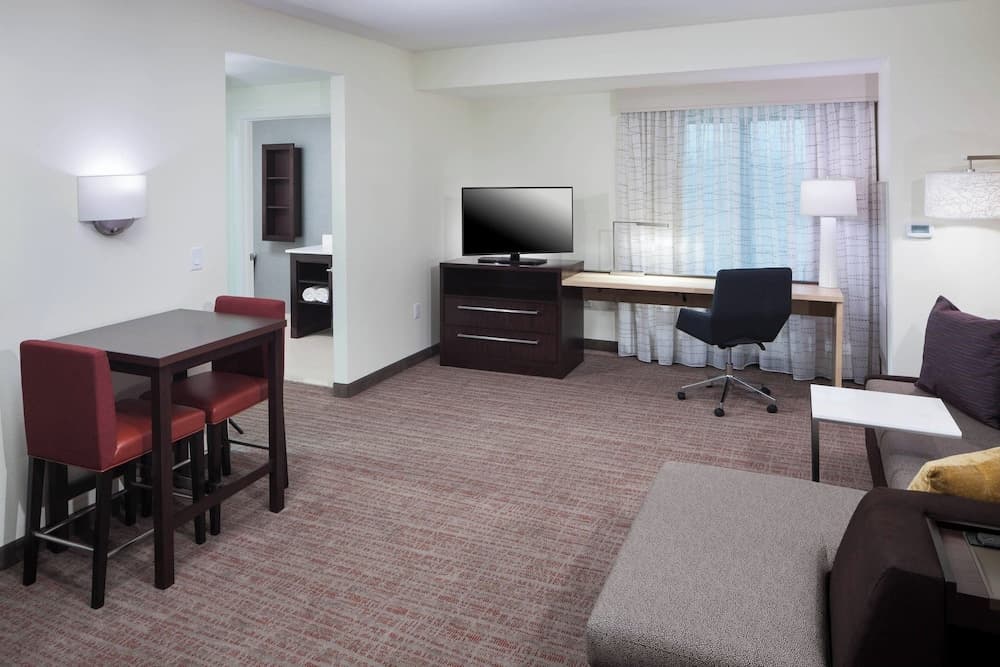 Suite, 1 Bedroom (Mobility Accessible, Roll-In Shower)