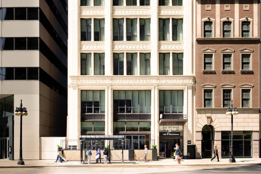 Arlo Chicago photo