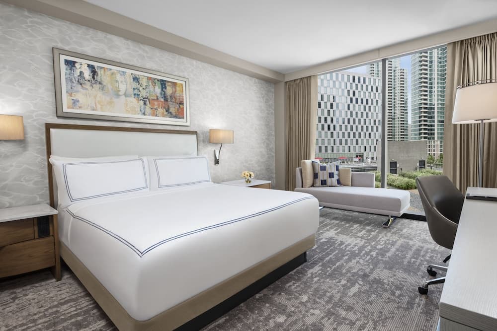Premium Room, 1 King Bed, Club Lounge Access