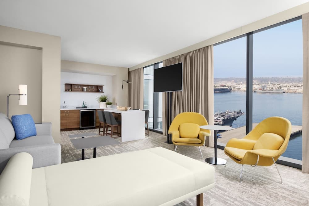 Suite, 1 Bedroom, Accessible Bathtub, Non Smoking (Communications)