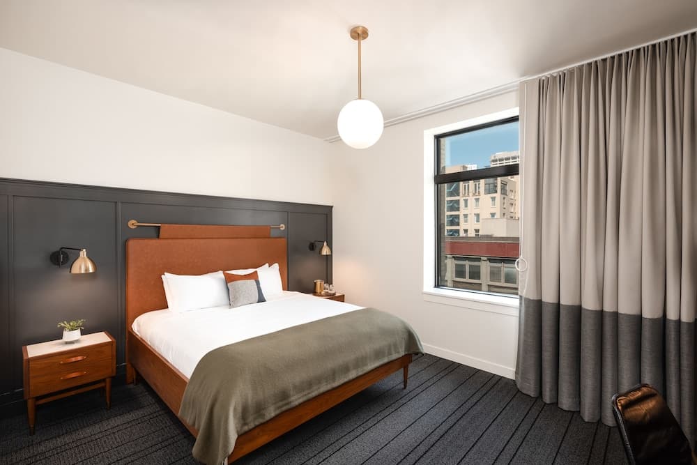 Superior Room, 1 King Bed, Accessible, City View