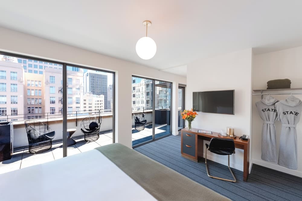 Suite, 1 King Bed, Accessible, Terrace