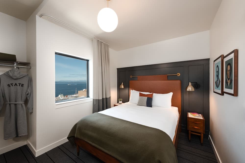 Room, 1 Queen Bed (Water View)