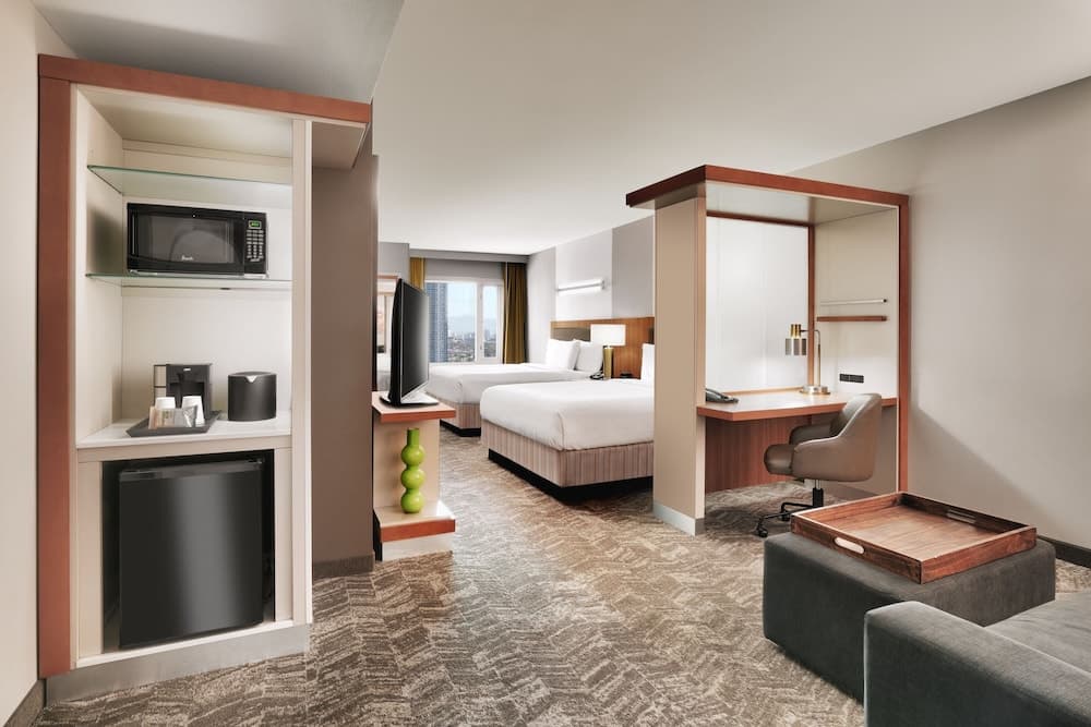 Suite, 2 Queen Beds (Mobility Accessible, Tub)