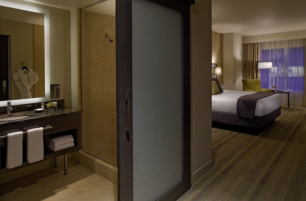 Room, 1 King Bed, Accessible, Bathtub
