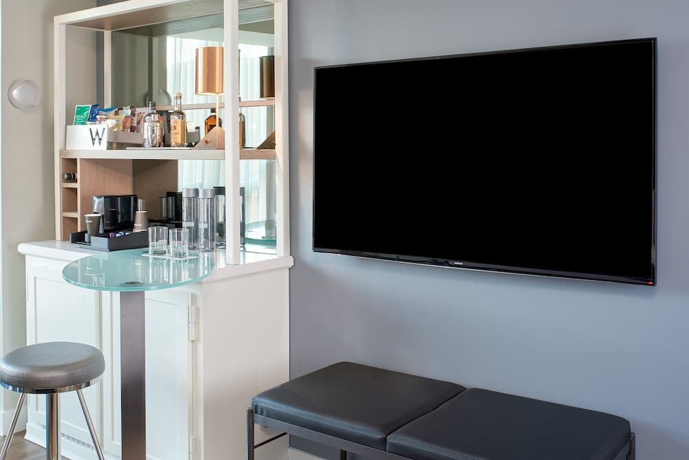Superior Room, 2 Queen Beds (Mobility Accessible, Roll-In Shower)