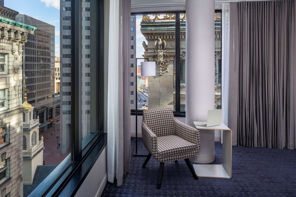 Deluxe Room, 1 King Bed