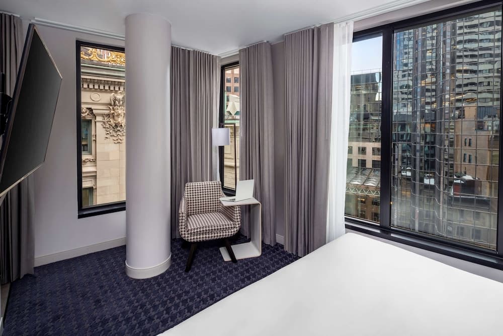 Room, 1 King Bed (High Floor)