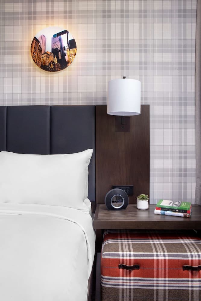 Room, 1 King Bed, Accessible (with Shower)