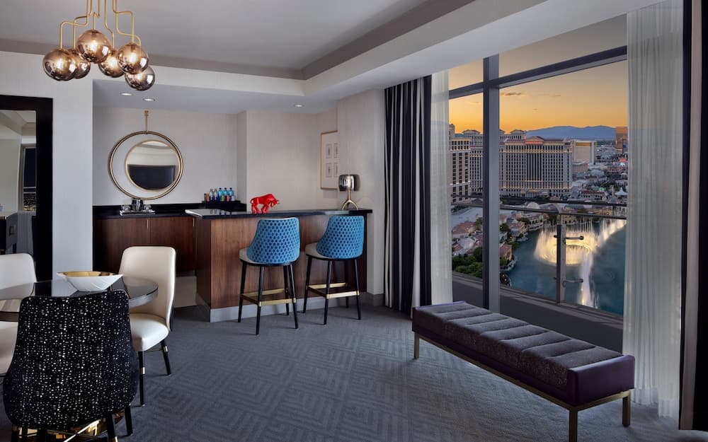 Wraparound Terrace Suite Fountain View
