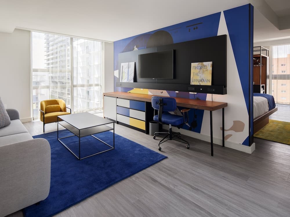 Suite, 1 King Bed, Accessible (Communications)