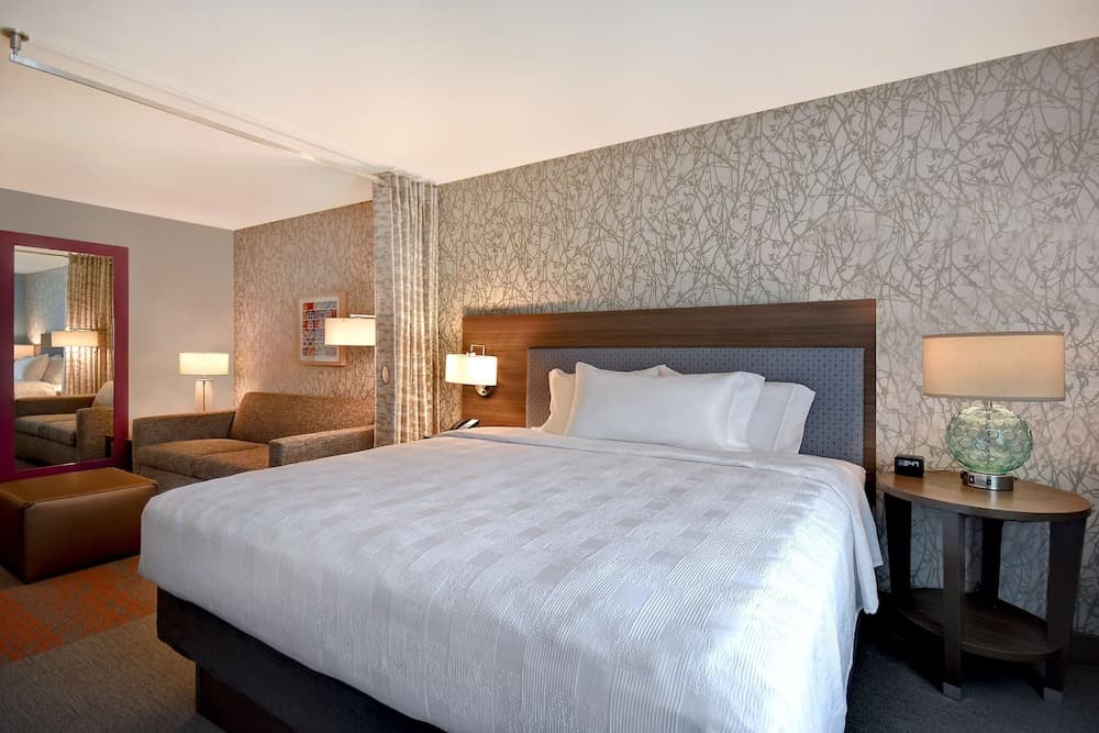 Studio, 1 King Bed, Bathtub