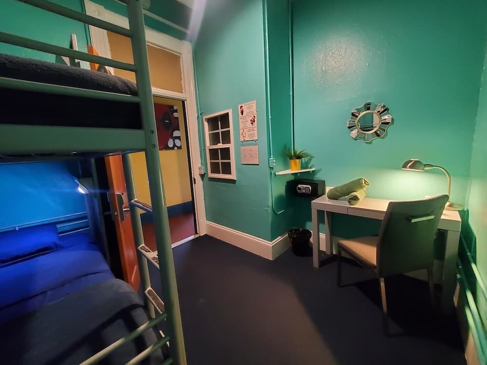 Standard Twin Room (Private Room with Shared Bathroom)