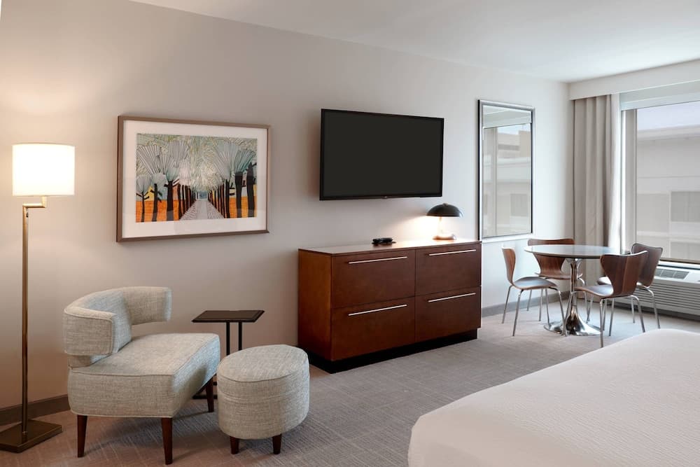 Studio, 2 Queen Beds (Mobility Accessible, Roll-In Shower)