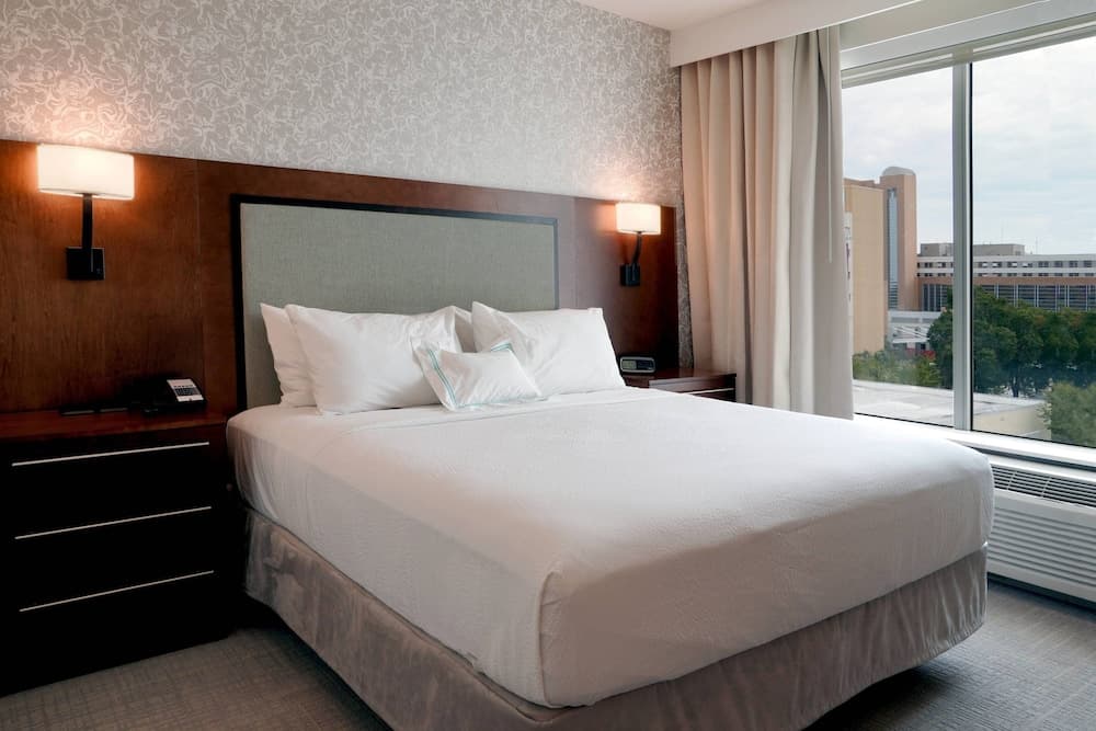 Suite, 2 Bedrooms (Mobility Accessible, Roll-In Shower)