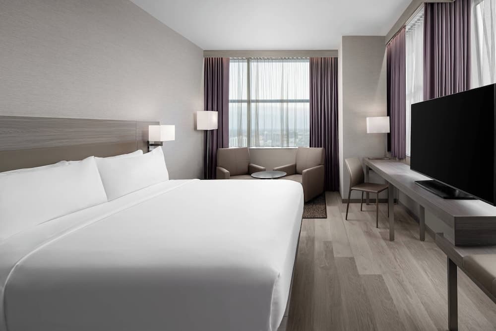 Room, 1 King Bed, Corner