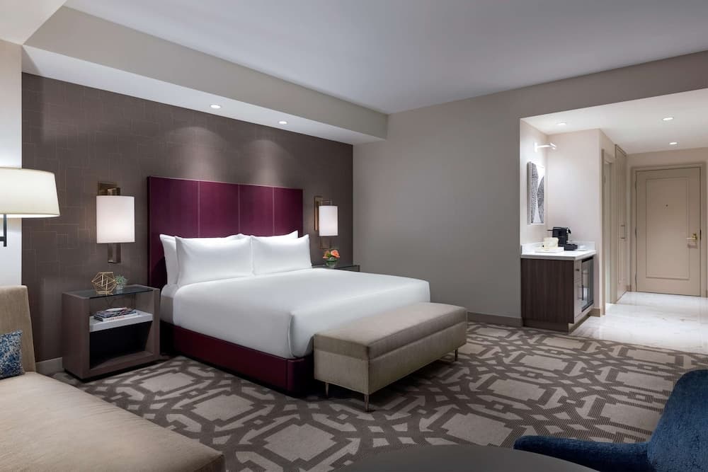 Superior Room, 1 King Bed, City View