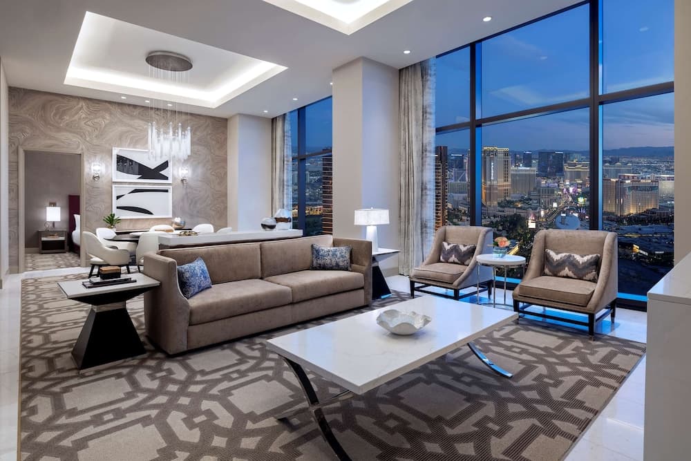 Entertainment Suite, 1 Bedroom (Strip View, 1 King Bed)