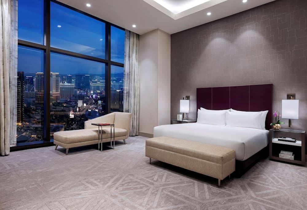 Entertainment Suite, 1 Bedroom, City View, (1 King Bed)