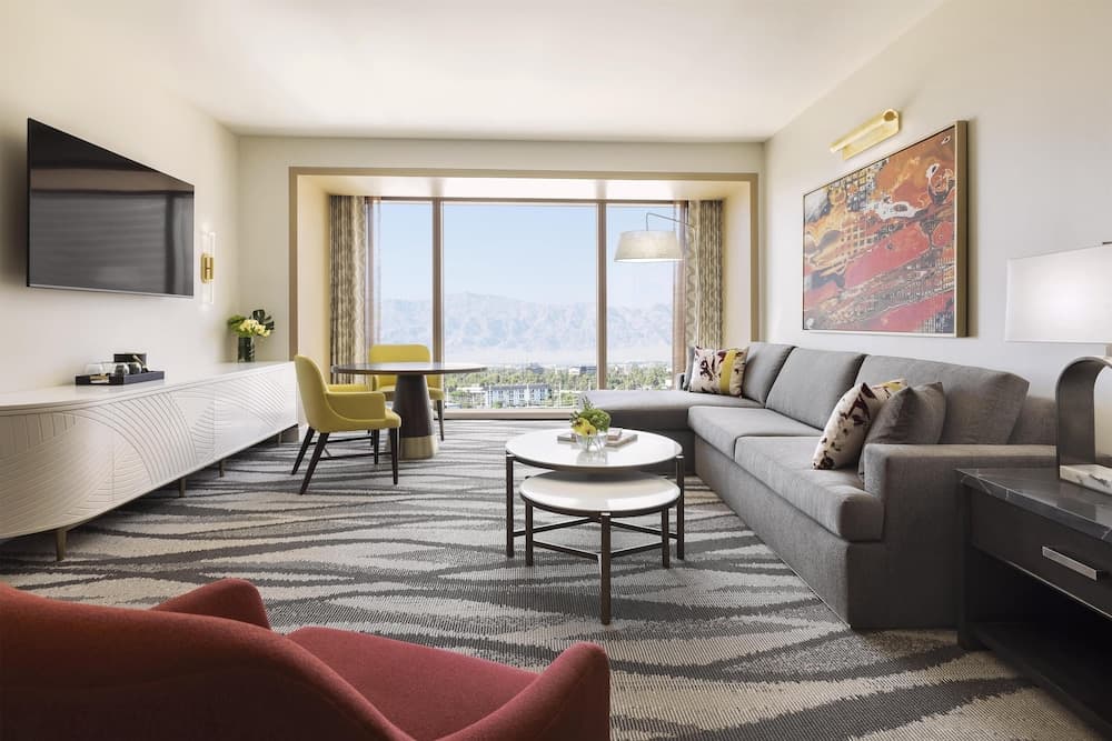 Suite, 1 Bedroom, City View (1 King Bed)
