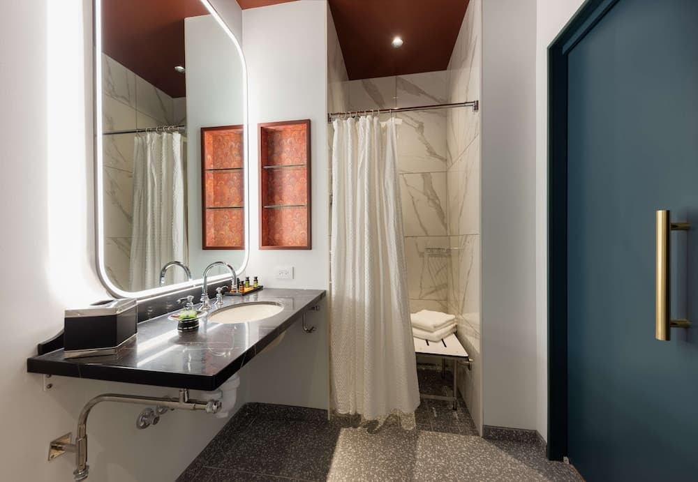 Room, 2 Queen Beds, Accessible, City View (Hearing, Roll-In Shower)
