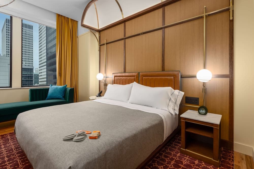 Room, 1 King Bed, Accessible (Mobility, Roll-In Shower)