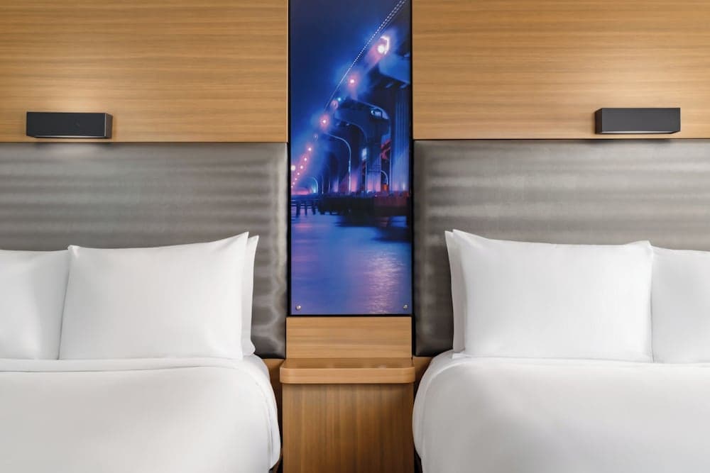 Suite, 2 Queen Beds, City View (Balcony)