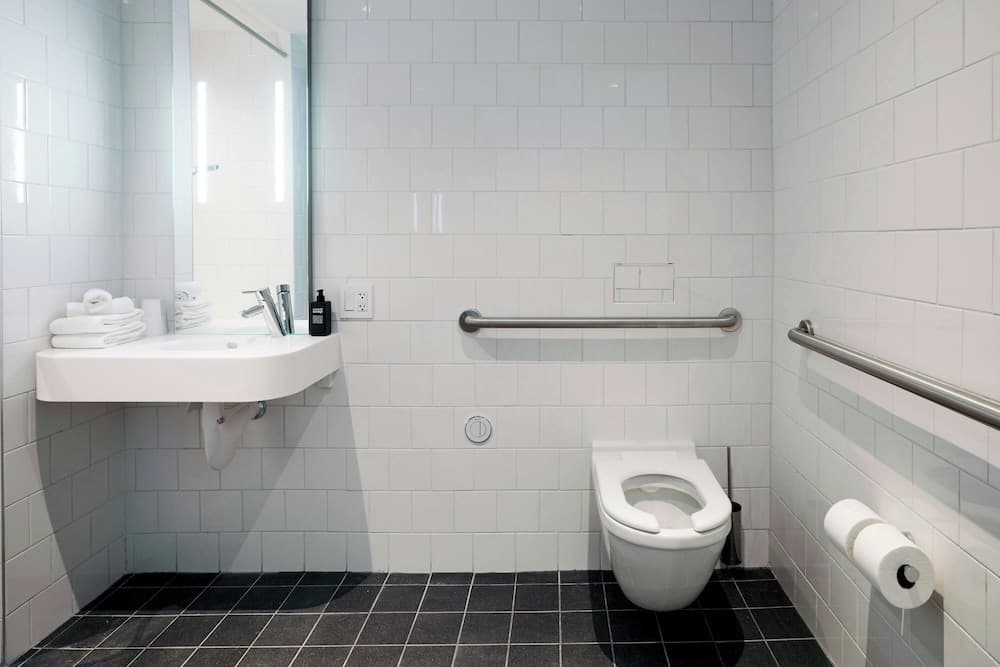 Room, 1 King Bed (Mobility Accessible, Roll-In Shower)