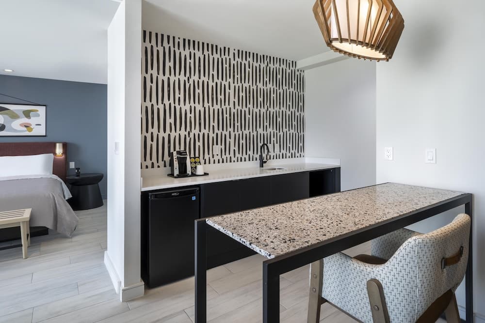 Suite, 1 Bedroom, Balcony