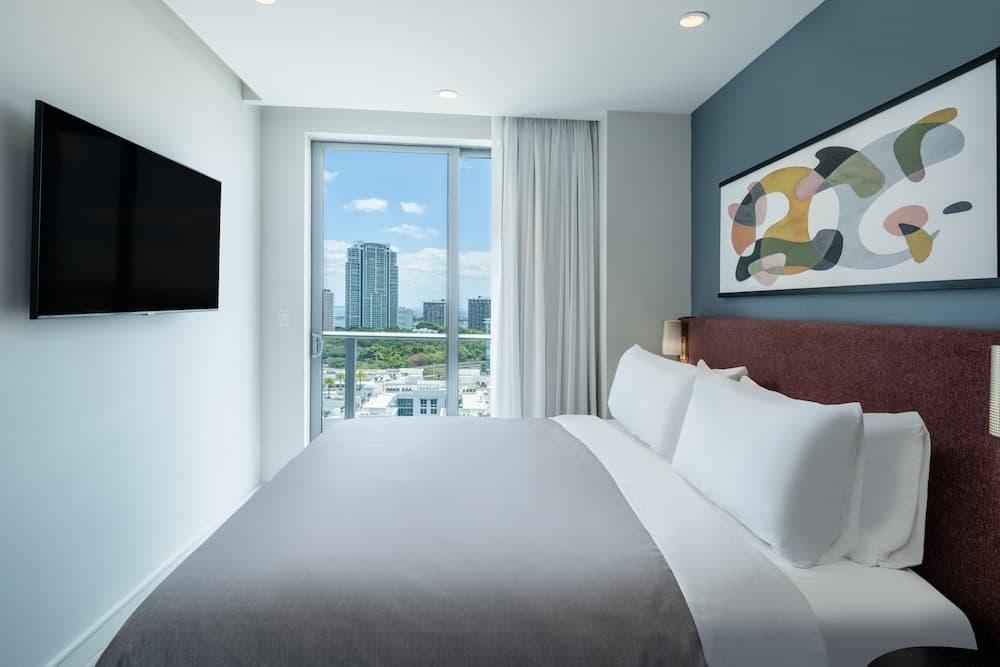 Studio Suite, 1 King Bed, Balcony