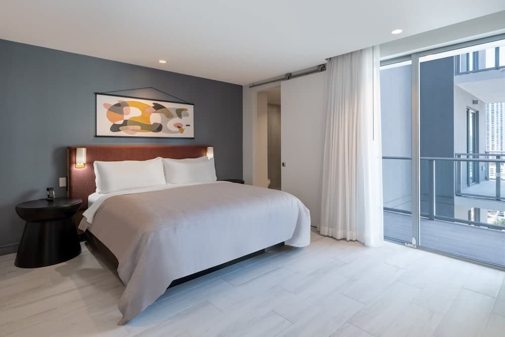 Suite, 1 Bedroom, Roll-in Shower (Mobility Accessible)