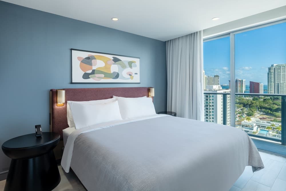 Suite, 1 Bedroom, Balcony (High Floor)