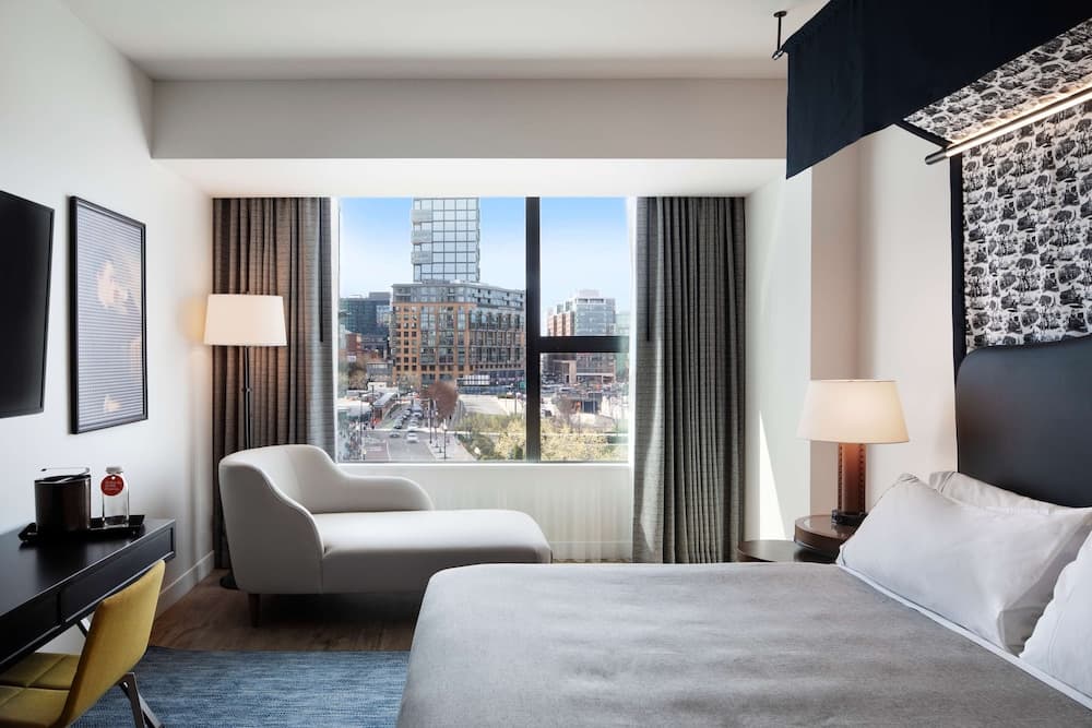 Premium Room, 1 King Bed, City View