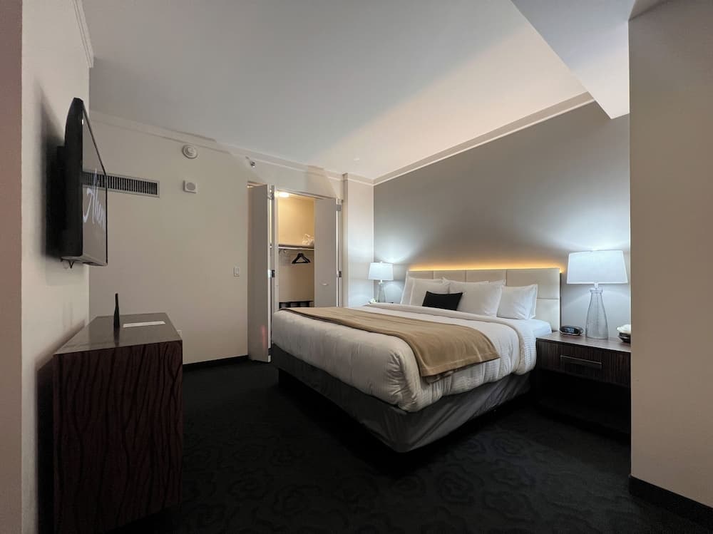 Signature Suite