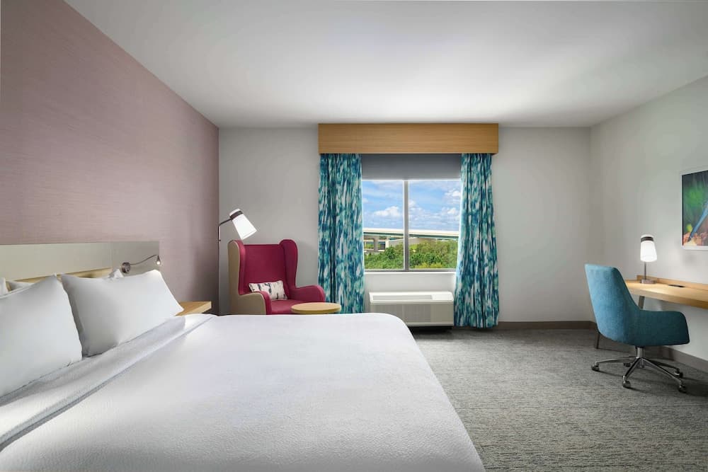 Room, 1 King Bed (Hearing)